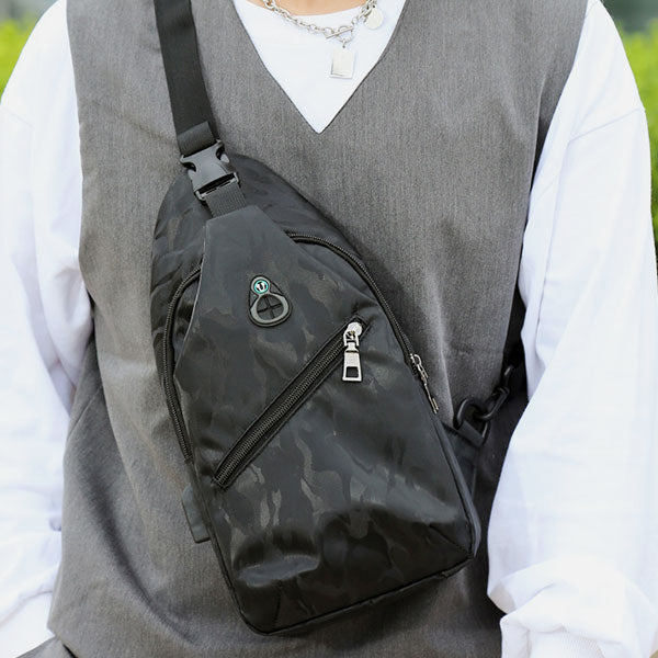 Wasserdichte, großvolumige Sling Bag Umhängetasche