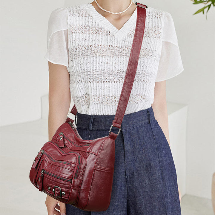 Minimalistische Ledergeldbörse mit mehreren Taschen für Damen. Organisierte Umhängetasche