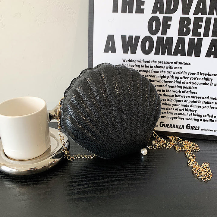 Umhängetasche für Damen mit Muschelmuster und Lederstruktur