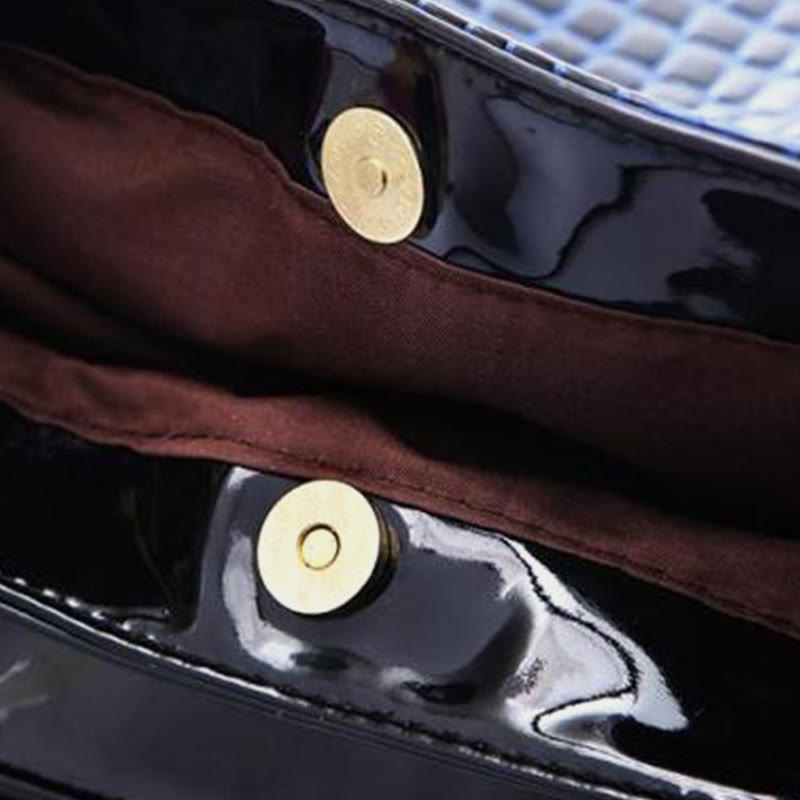 Minimalistische Damen-Tasche mit Henkel und Krokodilmuster aus veganem Leder
