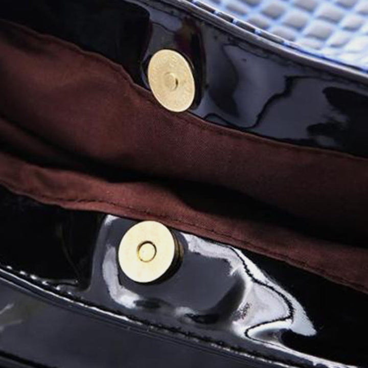 Minimalistische Damen-Tasche mit Henkel und Krokodilmuster aus veganem Leder