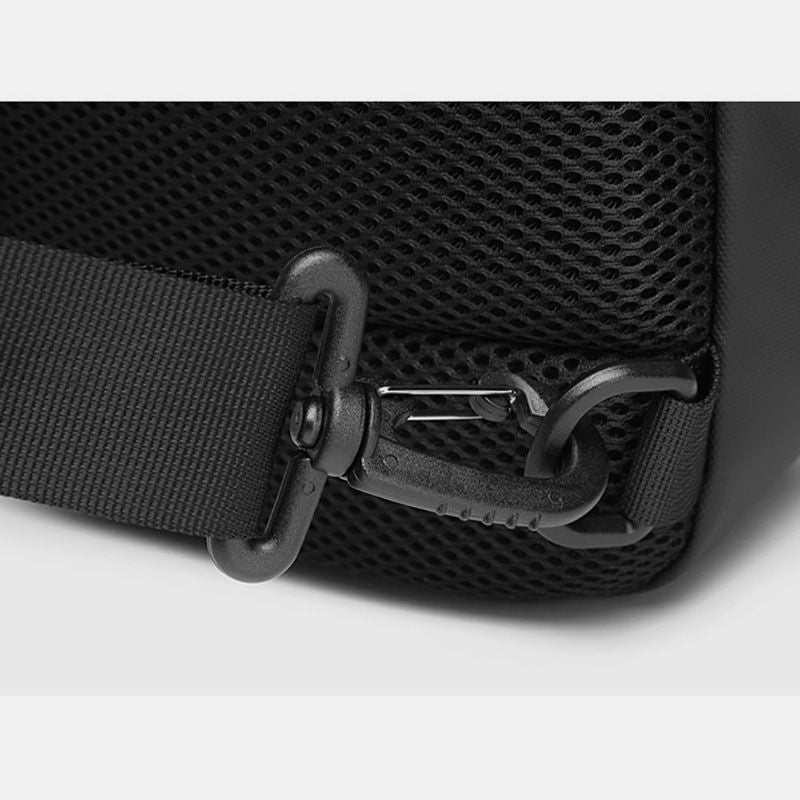 Wasserabweisende Schultertasche mit USB-Ladeanschluss