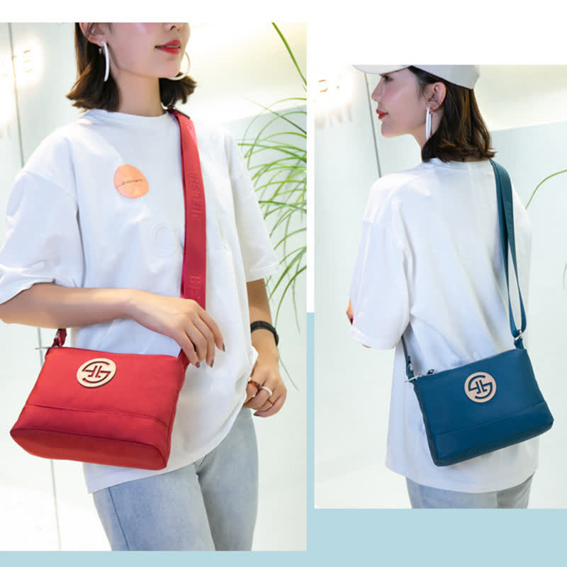 Kleine Umhängetasche mit dreifachem Reißverschluss, leichte, wasserdichte Nylon-Handtasche für Damen