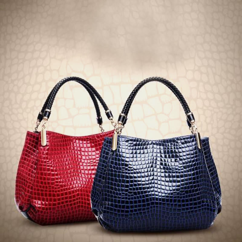 Minimalistische Damen-Tasche mit Henkel und Krokodilmuster aus veganem Leder