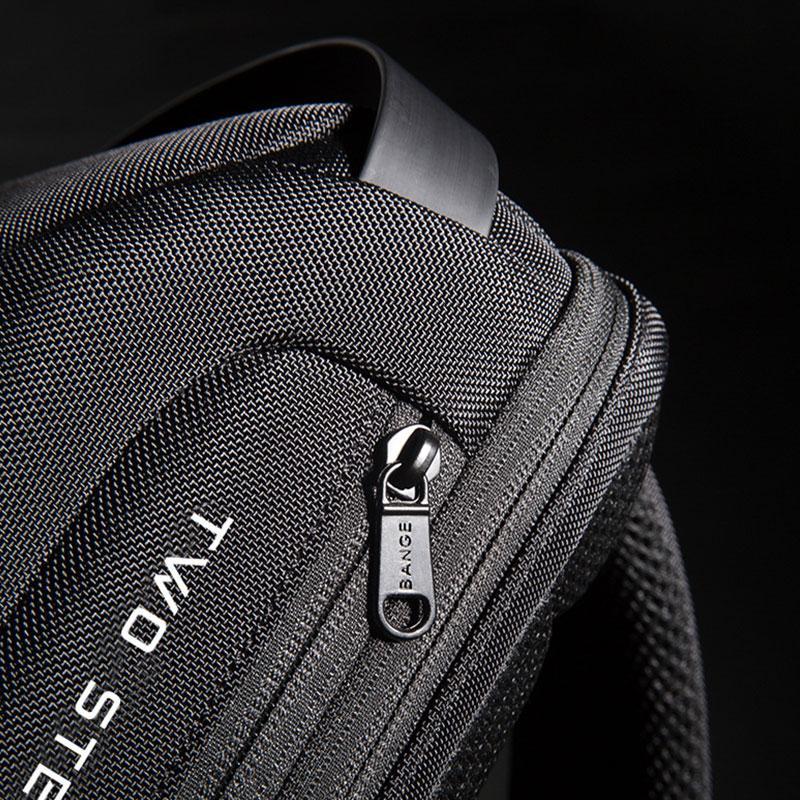Wasserdichte Schultertasche mit USB-Ladeanschluss