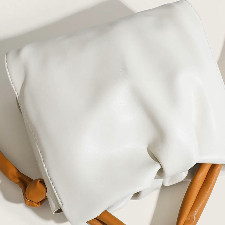 Elegante Umhängetasche für Damen aus weichem Leder mit Wolkenmuster