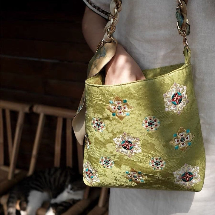Bestickte Blumenhandtasche für Damen, helle Farbe, weiche Unterarmtasche