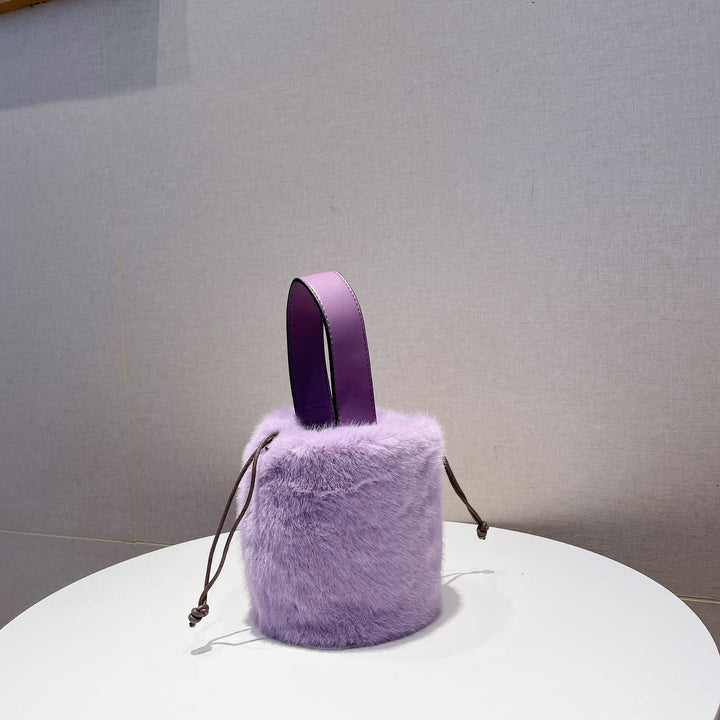 Handtasche mit Kordelzug für Damen, minimalistische Beuteltasche aus Kunstpelz