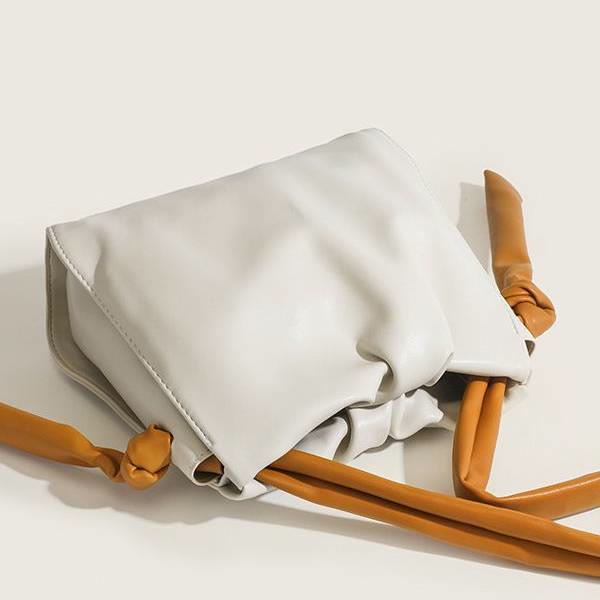 Elegante Umhängetasche für Damen aus weichem Leder mit Wolkenmuster