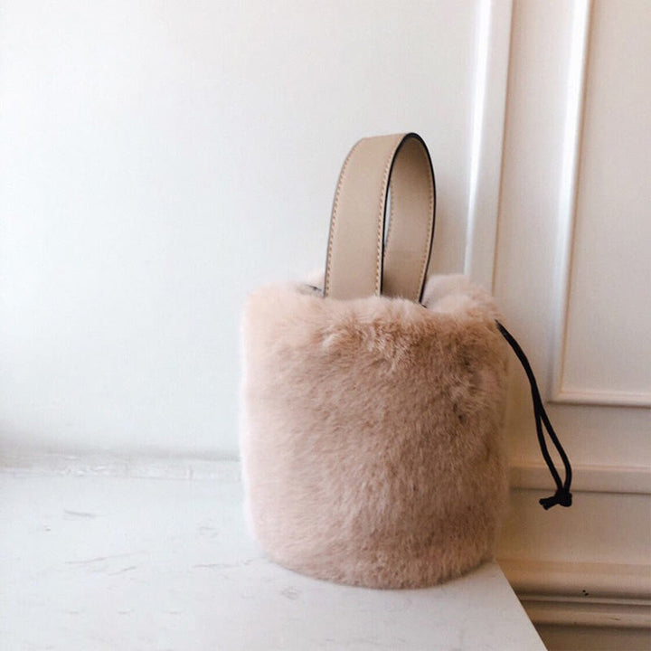 Handtasche mit Kordelzug für Damen, minimalistische Beuteltasche aus Kunstpelz