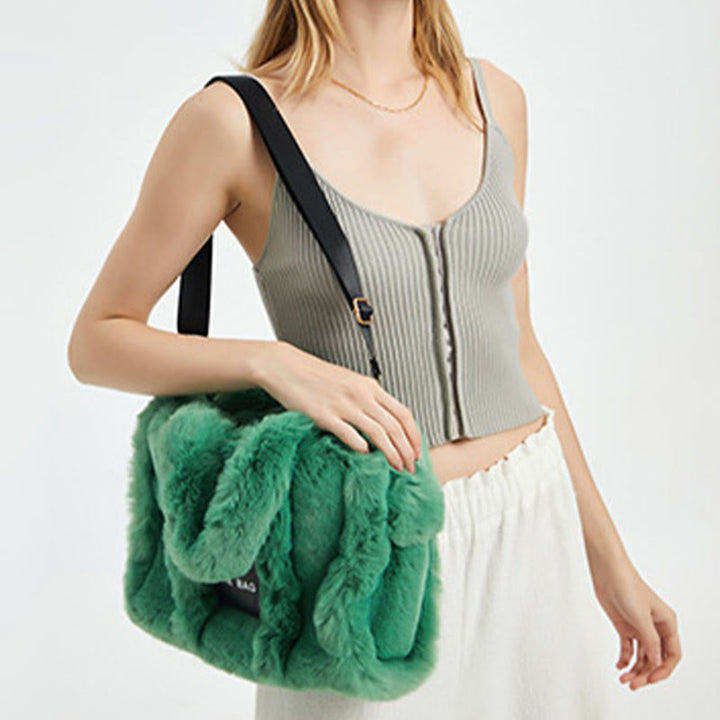 Solide Plüsch-Handtasche für den Winter, weiche Umhängetasche mit breiten Riemen