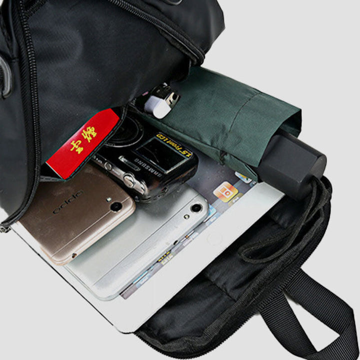Wasserdichte, großvolumige Schultertasche mit mehreren Tragemöglichkeiten und USB-Ladeanschluss