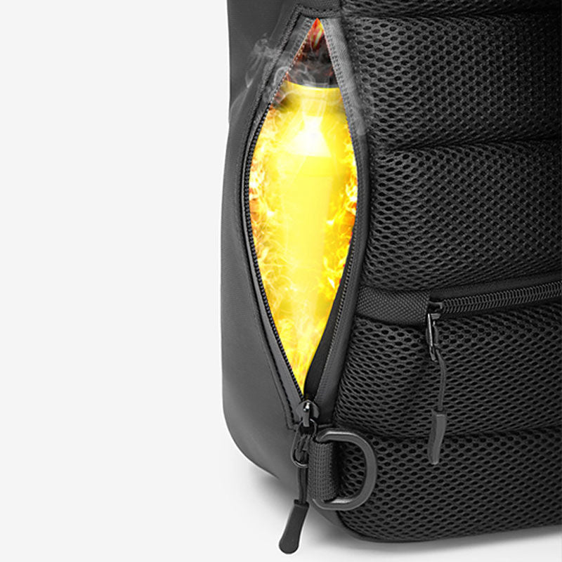 Wasserabweisende Schultertasche mit USB-Ladeanschluss