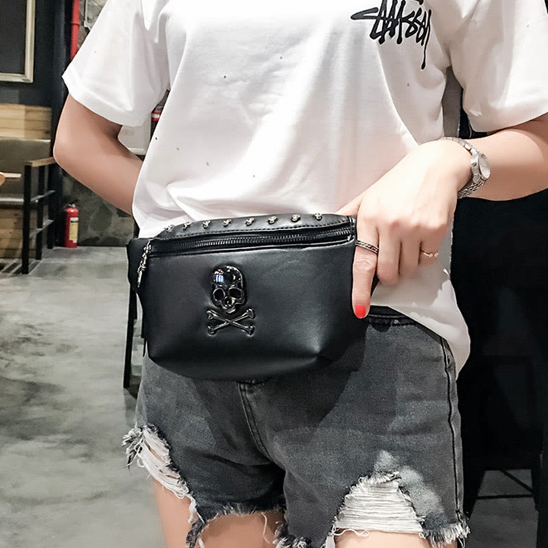 Gürteltasche im Punk-Stil mit Totenkopf und Nietengürtel, Brusttasche