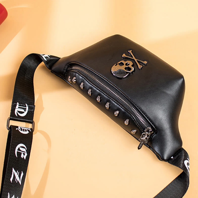 Gürteltasche im Punk-Stil mit Totenkopf und Nietengürtel, Brusttasche