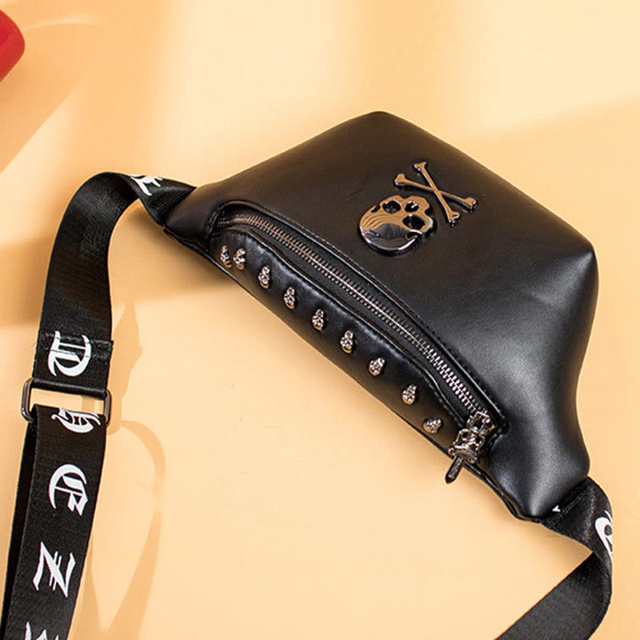 Gürteltasche im Punk-Stil mit Totenkopf und Nietengürtel, Brusttasche