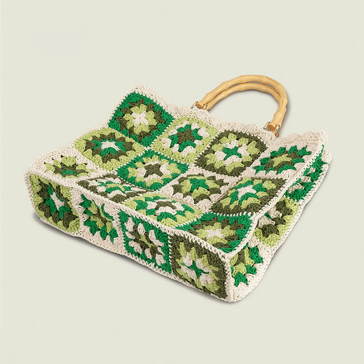 Gestrickte Handtasche mit Blumen-Patchwork-Muster und Bambusgriff