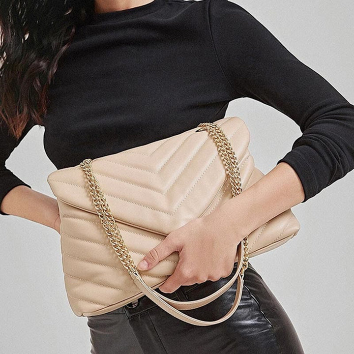 Umhängetasche für Damen, weiche Metallkette, V-förmige Kettenhandtasche