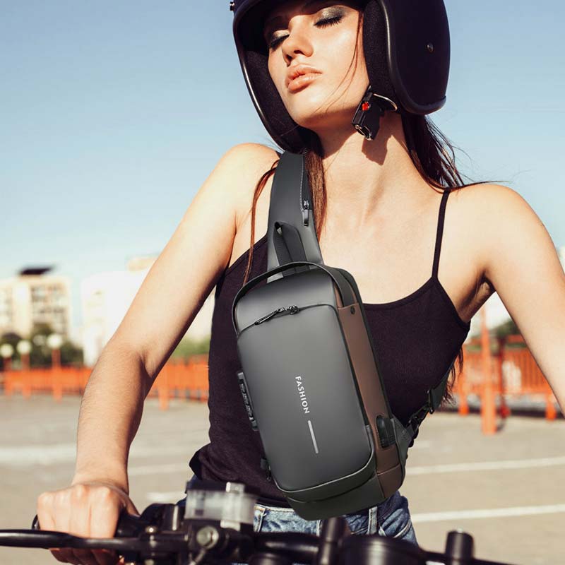 Diebstahlsichere, wasserdichte, lässige Schultertasche mit großem Fassungsvermögen, USB-Ladeanschluss und Reflektorstreifen