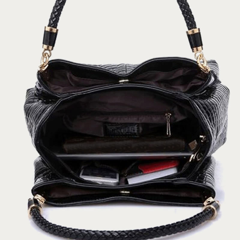 Minimalistische Damen-Tasche mit Henkel und Krokodilmuster aus veganem Leder