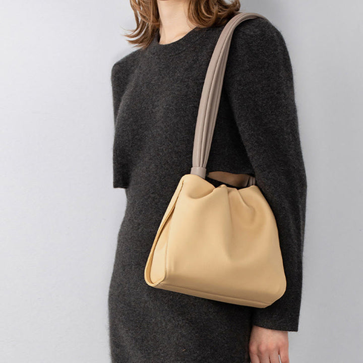 Elegante Umhängetasche für Damen aus weichem Leder mit Wolkenmuster