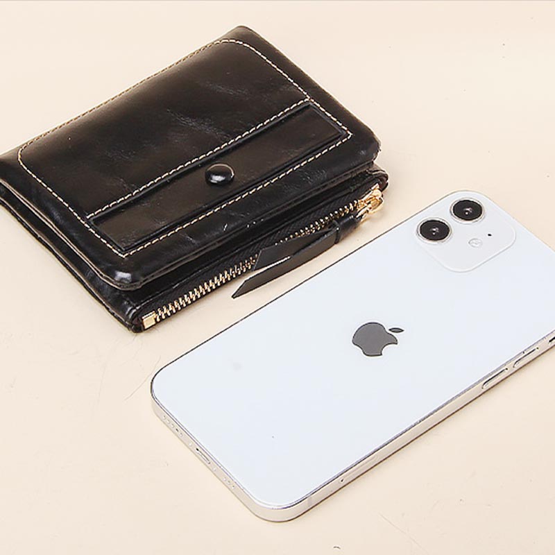 Kurze Handtasche aus echtem Leder mit Stickerei im Vintage-Stil und langen Schlitzen