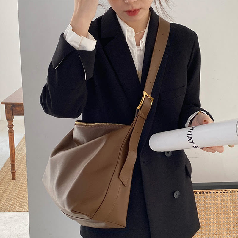 Damen Handtasche aus weichem Leder mit breiten Riemen, Vintage-Umhängetasche