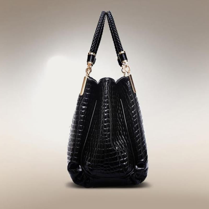 Minimalistische Damen-Tasche mit Henkel und Krokodilmuster aus veganem Leder