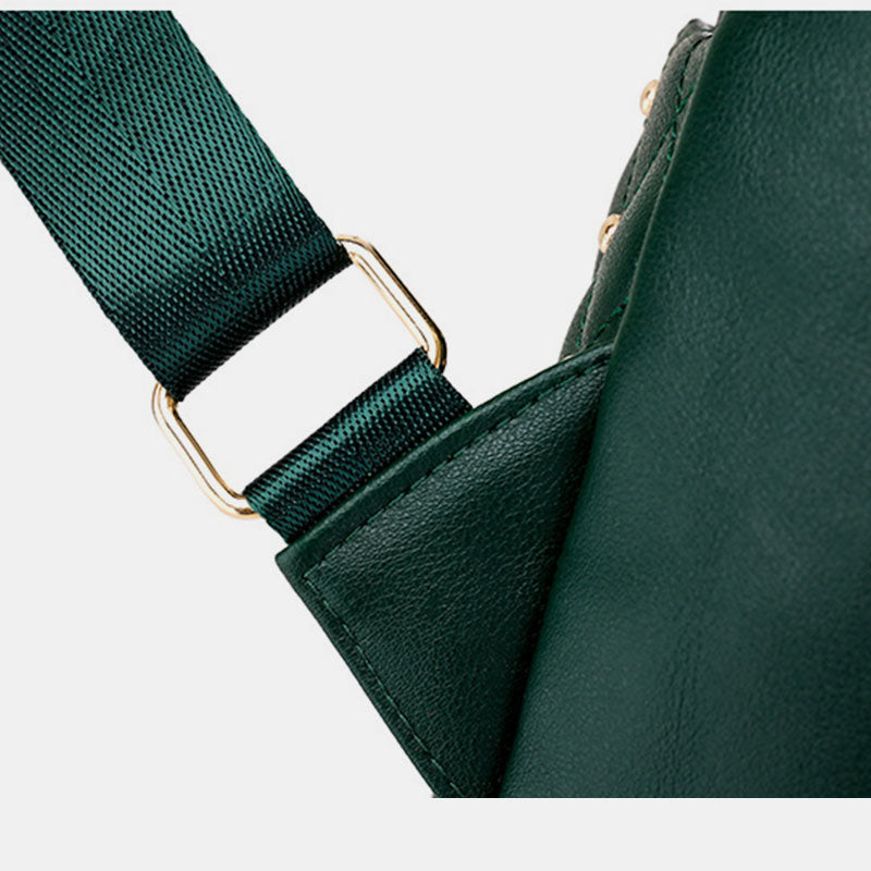 Großer Rucksack mit Nieten