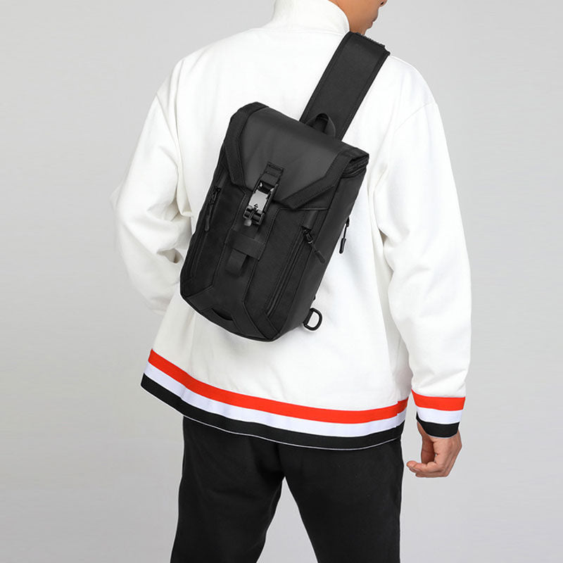 Wasserabweisende Schultertasche mit USB-Ladeanschluss