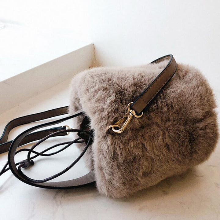 Handtasche mit Kordelzug für Damen, minimalistische Beuteltasche aus Kunstpelz