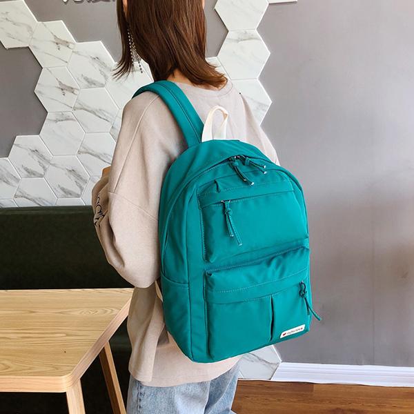 Diebstahlsicherer Rucksack mit mehreren Taschen