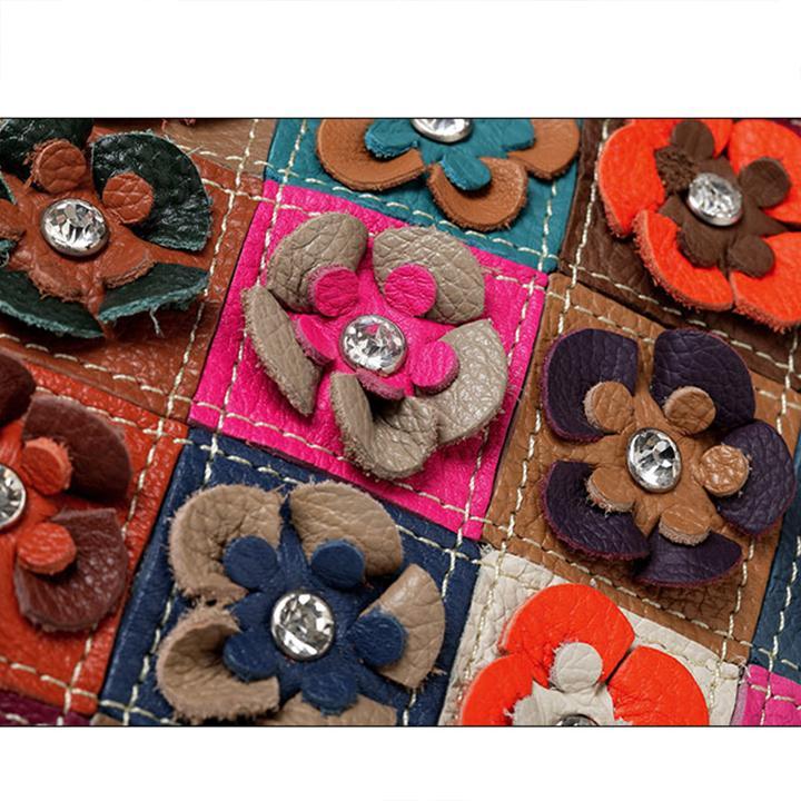 Tote Bag aus echtem Leder in Kontrastfarbe mit mehrfarbigen Blumen
