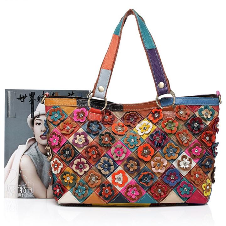 Tote Bag aus echtem Leder in Kontrastfarbe mit mehrfarbigen Blumen