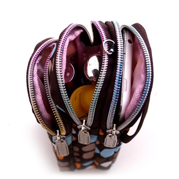 Mehrfarbige Handytasche mit Blumenmuster