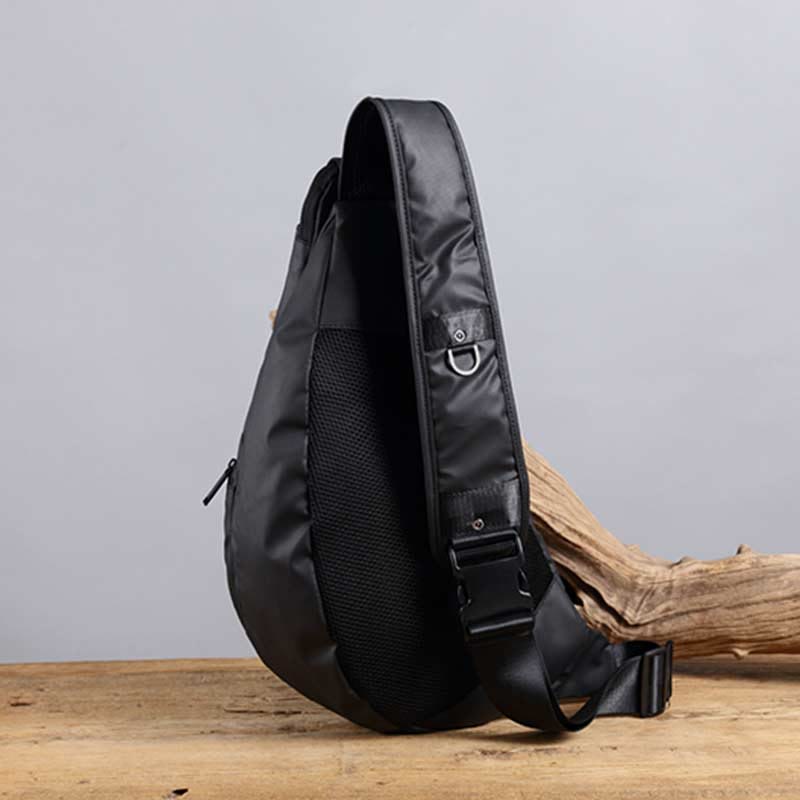 Sling Bag für Herren, schwarze, leichte Umhängetasche aus Nylon
