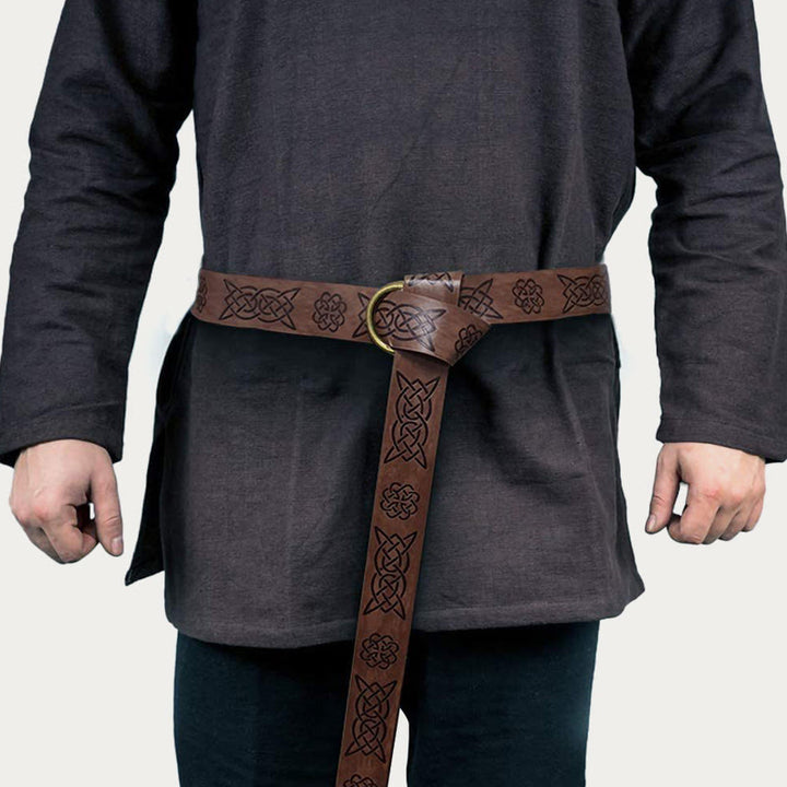 Mittelalterliches Schwertholster, geprägter Gürtel, Ritterholster aus Leder und Legierung