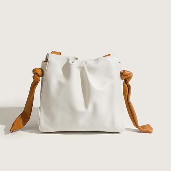Elegante Umhängetasche für Damen aus weichem Leder mit Wolkenmuster