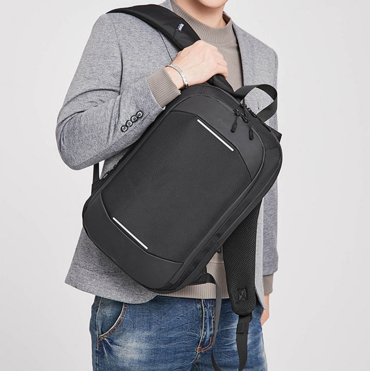 Leichter, erweiterbarer Laptop-Rucksack mit Anti-Thefi-Funktion für Geschäftsreisen