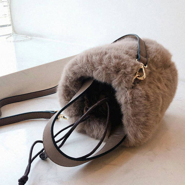 Handtasche mit Kordelzug für Damen, minimalistische Beuteltasche aus Kunstpelz