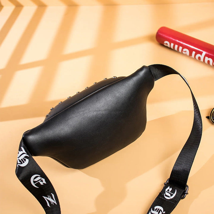Gürteltasche im Punk-Stil mit Totenkopf und Nietengürtel, Brusttasche