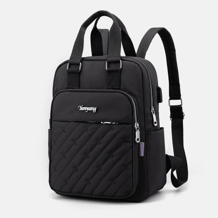 Leichter Rucksack mit Prägestickerei und USB-Ladeanschluss