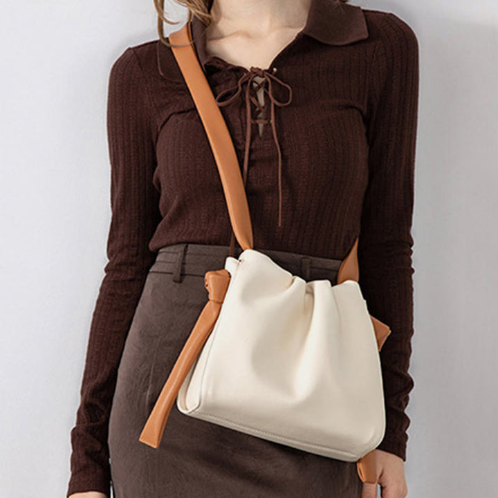 Elegante Umhängetasche für Damen aus weichem Leder mit Wolkenmuster