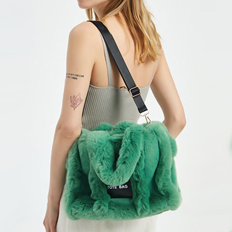 Solide Plüsch-Handtasche für den Winter, weiche Umhängetasche mit breiten Riemen