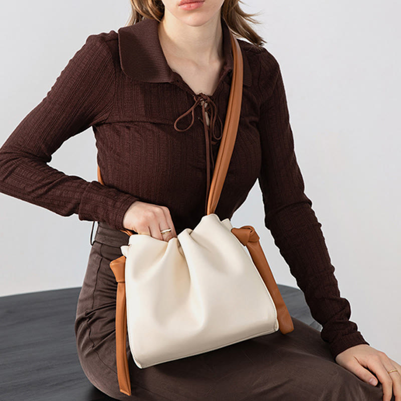 Elegante Umhängetasche für Damen aus weichem Leder mit Wolkenmuster
