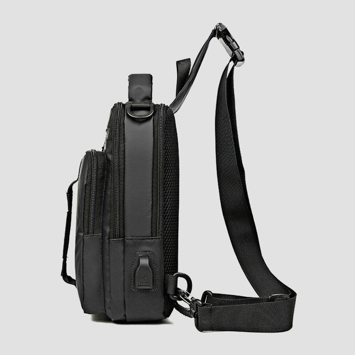 Wasserdichte, großvolumige Schultertasche mit mehreren Tragemöglichkeiten und USB-Ladeanschluss