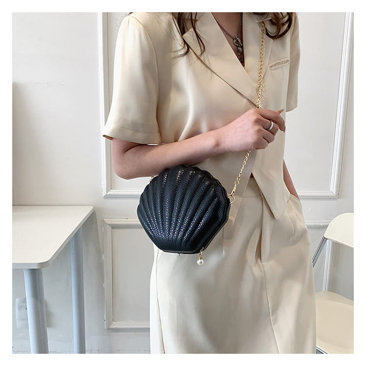 Umhängetasche für Damen mit Muschelmuster und Lederstruktur