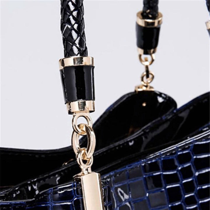 Minimalistische Damen-Tasche mit Henkel und Krokodilmuster aus veganem Leder