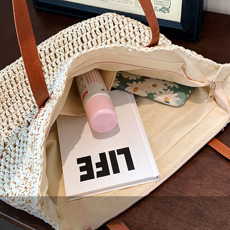 Leichte Sommerstrand-Handtasche aus gewebtem Stroh
