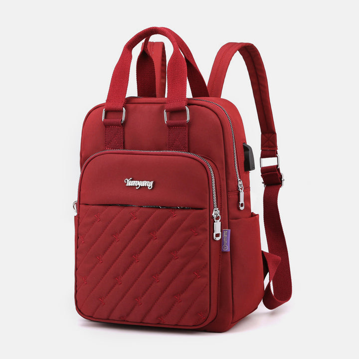 Leichter Rucksack mit Prägestickerei und USB-Ladeanschluss